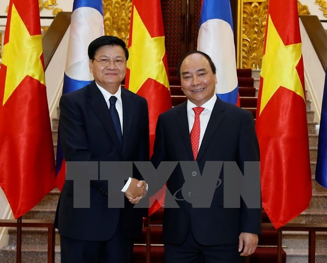 Party leader receives visiting Lao PM - ảnh 2
